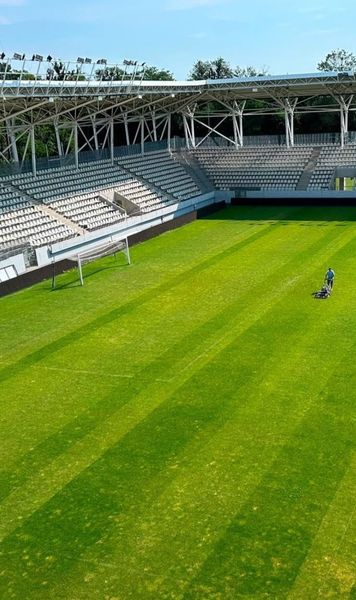Nu e în cea mai bună stare    FOTO.  Cum se prezintă gazonul de pe „Arcul de Triumf”, înainte de   Dinamo - U Craiova