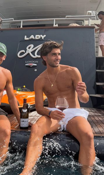 Vin mai scump decât un iaht     Ferran Torres și Marcos Llorente  au sărbătorit succesul de la CM 2026 în Ibiza, cu una dintre cele mai rare și scumpe băuturi din lume