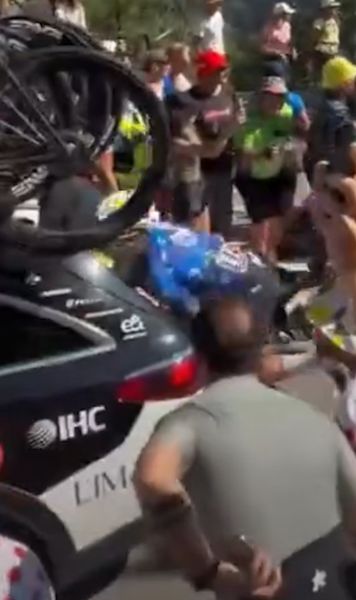 Dus cu elicopterul la spital   Ciclistul a abandonat Turul Franței după   un accident violent:  un spectator a căzut pe carosabil și a declanșat haosul