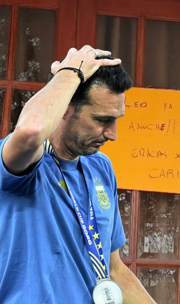 Haos la casa lui Scaloni  Familia selecționerului a pus un bilet pe ușă ca   fanii să nu se mai adune:  „Leo a plecat!”