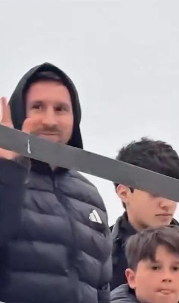 Prima apariție după finala CM    VIDEO:  Unde a fost văzut   Leo Messi,  la câteva zile distanță de la eșecul dureros contra Spaniei » Și-a pus gluga, dar tot a fost reperat
