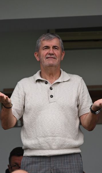 „A dat de două ori «11 metri»”     Valeriu Iftime nu a înțeles  de ce penalty-ul primit de FC Botoșani cu Rapid s-a repetat » Care e explicația