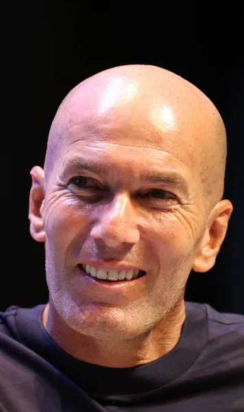 Începe era Zidane  Fostul antrenor al lui Real Madrid, numit selecționerul naționalei Franței în locul lui   Didier Deschamps