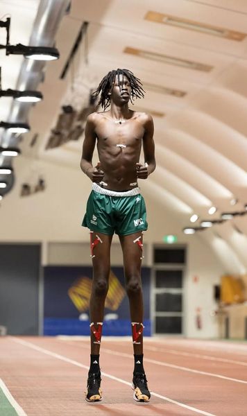 Mai înalt decât orice jucător din NBA    FOTO.  Echipele din SUA se bat pe tânărul care măsoară   2,29 metri la doar 18 ani!