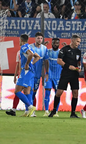  „E singurul care n-a progresat deloc”  Fotbalistul de la Universitatea Craiova   e aspru criticat  de Panduru: „Cel mai slab”