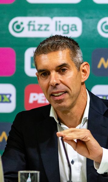Sfat pentru Pușcaș     VIDEO.  Nuno Campos: „Poate va trebui   să abordeze diferit  anumite aspecte”. Transferuri noi la Dinamo?