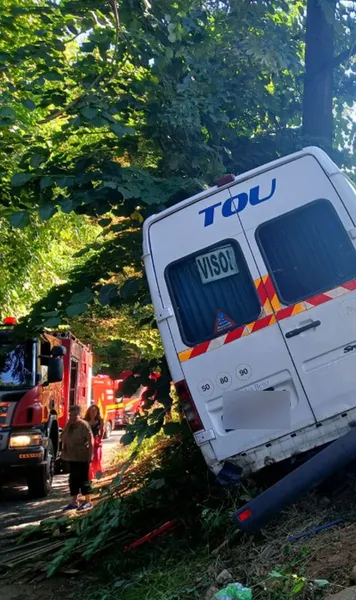 Șoferul avea 83 de ani!  Poliția verifică firma de transport de la care   Dinamo 2 a închiriat microbuzul.  O persoană a murit