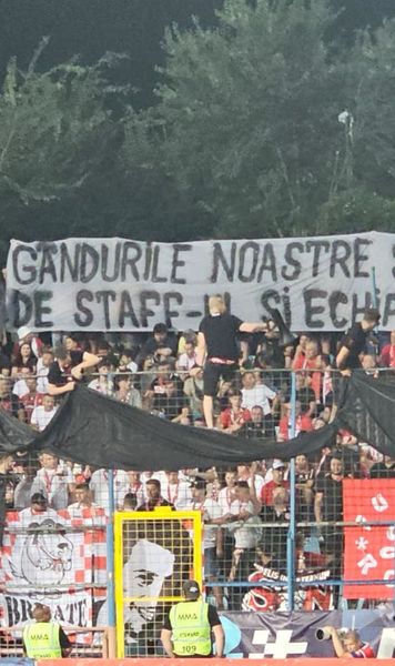 Din nou ținta galeriei   VIDEO:  Moment de reculegere pentru maseurul de la Dinamo II, mesaj de condoleanțe pentru acesta, apoi  injurii la adresa lui Andrei Nicolescu