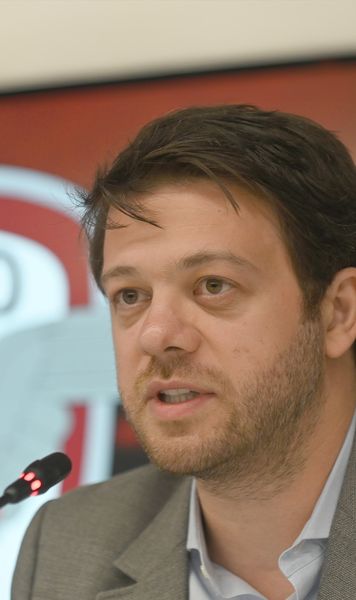Rapid a rezolvat fundașul stânga  Victor Angelescu a confirmat un  nou transfer la Rapid.   Când va avea drept de joc
