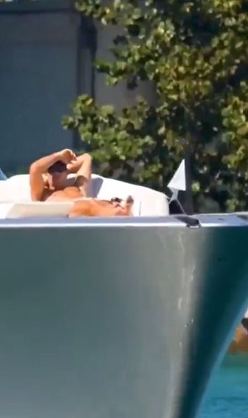 „Trist! Banii nu aduc fericirea”   VIDEO:   Tom Brady, filmat singur pe iahtul său  de milioane de dolari » Clipul a strâns peste 15 milioane de vizualizări!