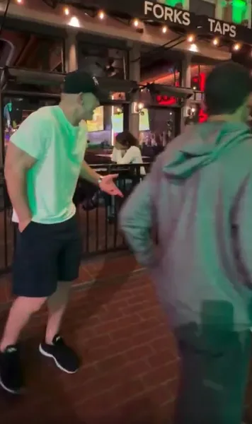 „De ce merge așa?”   VIDEO:  Fanii sunt alarmați după ce au apărut imagini recente cu  John Cena, legenda WWE
