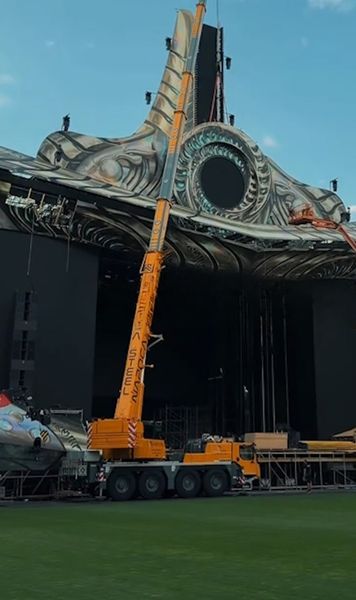 Scenă uriașă pe Cluj Arena   FOTO.  Primele imagini cu  construcția mamut!  A fost adusă cu peste de 200 de camioane