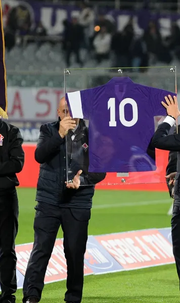 Fiorentina retrage numărul 10  Clubul lui Radu Drăgușin, decizie surprinzătoare în  anul centenarului.  Caută iertarea legendei