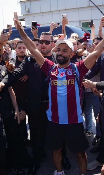 Salah a semnat cu Trabzonspor   FOTO + VIDEO:  Fostul star de la Liverpool a avut parte de o  primire senzațională în Turcia