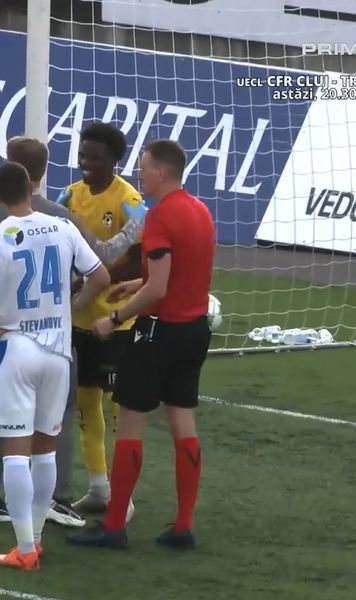 Ce a pățit jucătorul de la KuPS   FOTO.  Adversara U Craiova  a oferit noi detalii  despre fotbalistul care se plimba dezorientat în poartă. A fost luat cu ambulanța