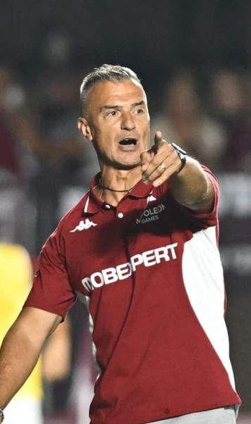 „Dacă nu mă respectați, plec!”   Pancu a urlat în fața jurnaliștilor!  Scos din minți de faza controversată din UTA - Rapid: „Penalty mie la sută!”