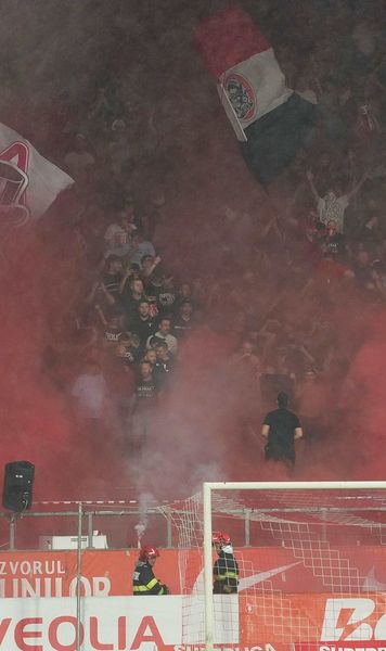 Premieră în fotbalul românesc   VIDEO.    Show pirotehnic  legal în UTA Arad - Rapid: imagini spectaculoase