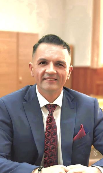 „Este o nebunie!”  Primarul din Târgoviște se apără după ce a fost acuzat că  a sfidat masurile  de economisire a energiei electrice