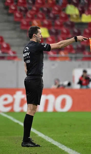 Reabilitat de Kyros Vassaras  Revenit în Liga 1,  asistentul pedepsit  după scandalul de la U Craiova - Dinamo a primit și meci în Europa