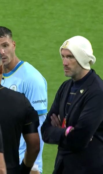 Kovacs, bruscat!   FOTO.   Patronul lui Olaru de la St. Gilloise  s-a răzbunat pe arbitru după incidentele din Ligă. Belgienii, acuzații grave la adresa românului