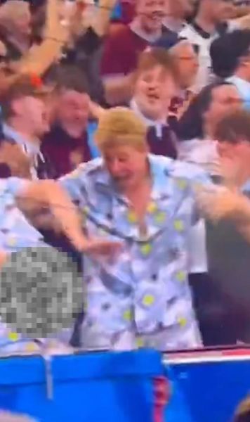 Scene obscene la Supercupă    FOTO.  Un fan  a renunțat la inhibiții  după golul favoriților. Imaginile necenzurate s-au văzut la TV!