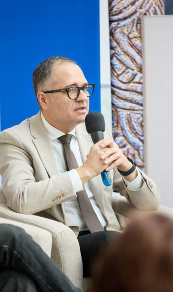 Tensiuni la ANS?  Ce spune șeful Agenției despre  refuzurile de a semna, despre demisii și contractul de reparații  de la sediul instituției