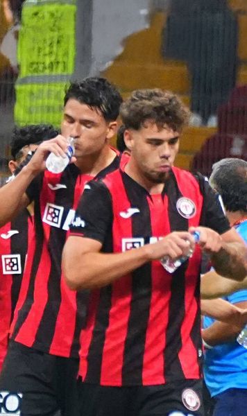 3 staruri blocate de Borza   Ce a reușit fundașul stânga  la debutul în campionatul Turciei împotriva campioanei Galatasaray