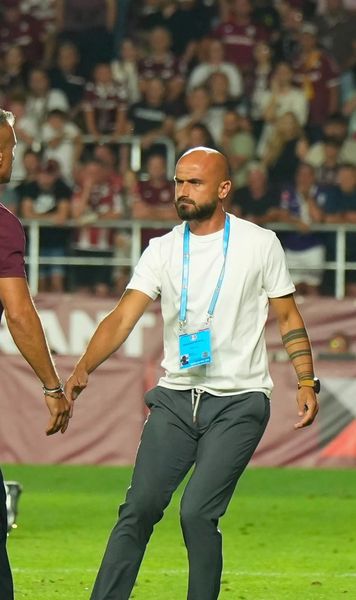 Pancu, scandal imens    FOTO.  Antrenorul Rapidului,  eliminat cu Dinamo  după o criză de nervi! Ținut cu greu de staff + faza de la care a plecat totul