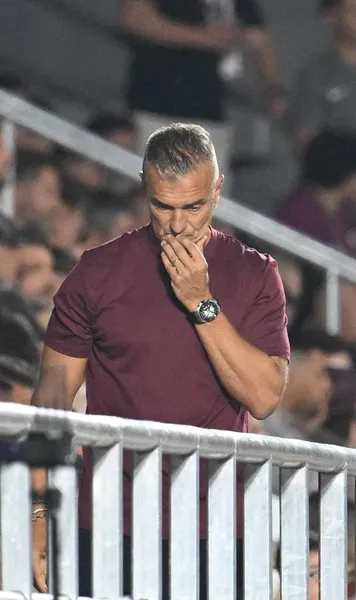 „Vreți să iau pastile să dorm pe bancă?”   Reacția lui Daniel Pancu după ce  a fost eliminat cu Dinamo:  „Au făcut-o intenționat!” + Marea problemă de la Rapid