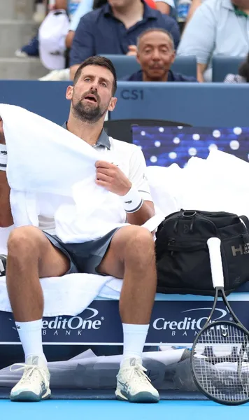 Surpriză uriașă la Cincinnati!   Novak Djokovic, eliminat  de un adversar venit din calificări! Imagini îngrijorătoare cu sârbul