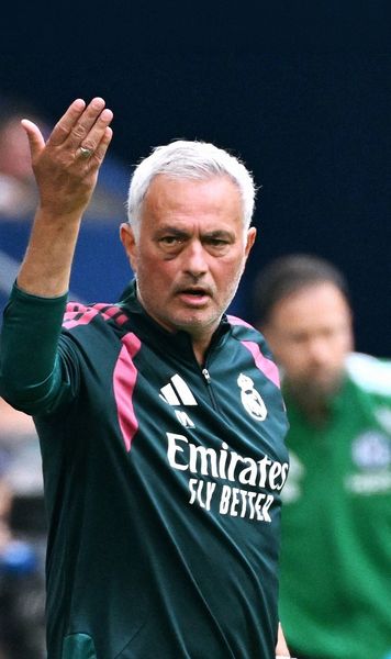 Mourinho, cu ochiul vânăt!   FOTO.  Cum a fost surprins portughezul la amicalul cu Schalke:  „Putea fi mai rău”  » Ce s-a întâmplat