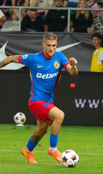 S-a trezit Bîrligea!  „Dublă”. Într-un moment când era tot mai contestat, vârful FCSB a înscris după fix o lună:  ce gest a făcut după primul gol