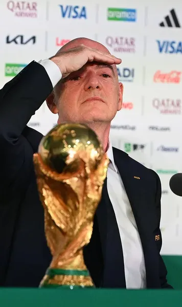 Scandal la vârful FIFA  Un director de top a fost demis după ce  l-a criticat aspru pe Infantino
