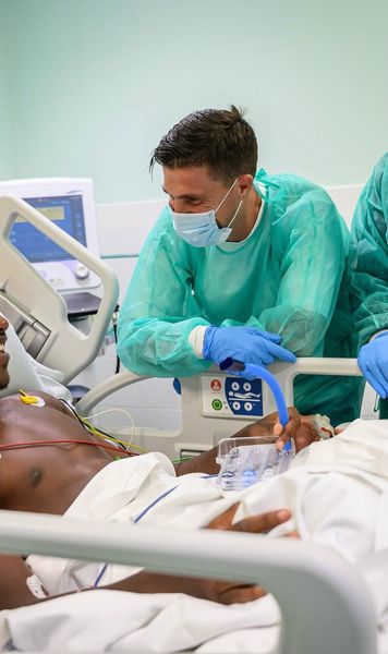 S-a trezit din comă    FOTO:  Jucătorul din Serie A care era aproape să se înece,  în stare stabilă  » Ce discuție a purtat cu doctorul