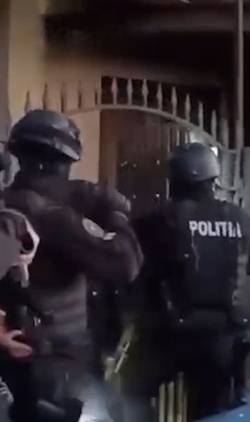 Săltați de mascați    VIDEO.  Descinderi la casele a 5 fani ai Rapidului, după ce  au bătut un cetățean pakistanez!  Filmul conflictului