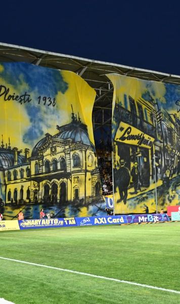 Scenografii din Ioan Slavici și Nichita Stănescu   FOTO:   Spectacol în tribune la Petrolul - Rapid:  „Moara cu noroc”, Ploieștiul interbelic, mesaj dur și peluza alb-vișinie