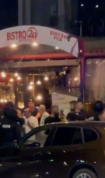 Rețineri după derby    VIDEO:   Suporterii de la Petrolul și Rapid  s-au luat la bătaie  după meci, forțele de ordine au intervenit » De la ce a pornit totul