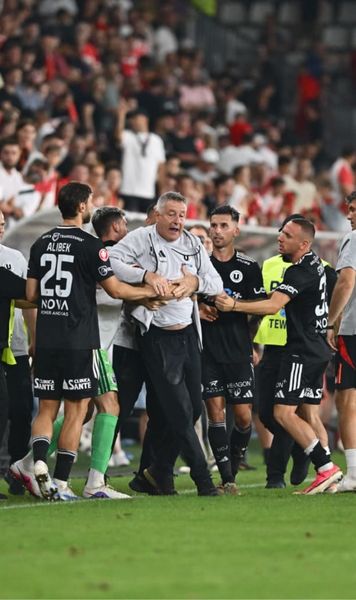 Bergodi și-a ieșit iar din minți!   VIDEO.  Antrenorul lui U Cluj,  eliminat după ce a sărit la un fan!  Ținut cu greu de staff » De unde ar fi pornit totul