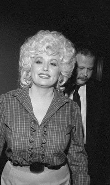 Dolly Parton și legăturile cu sportul   Celebra artistă a încetat din viață.  Concerte pe stadioane  și ținute speciale: „Mă alegeam cu ochii vineți”