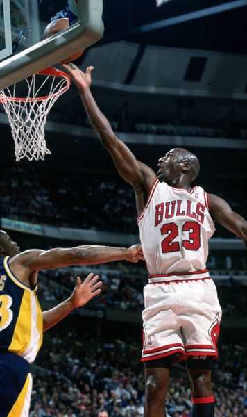100 de milioane de dolari pentru un tricou?   Piesa de colecție purtată de  Michael Jordan în „The Last Dance”  poate deveni cel mai scump obiect sportiv din istorie! 