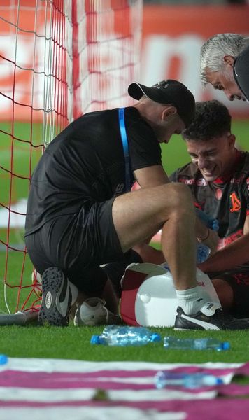 Accidentat de covor!   VIDEO+FOTO.   Pariul lui Nuno Campos,  scos din joc într-un mod incredibil! Înlocuit cu un debutant