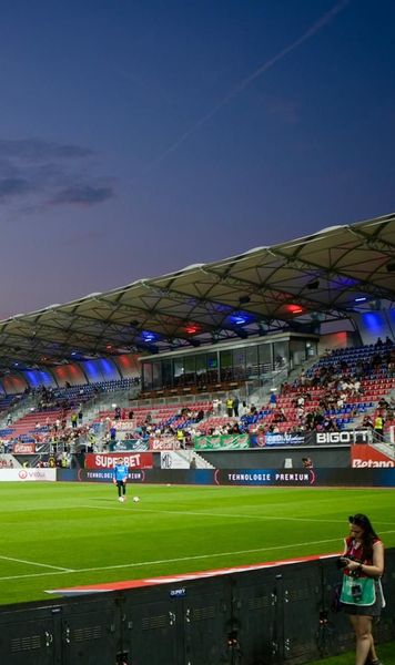 Roș-albaștri într-un oraș roș-albastru   Târgoviște, gazda perfectă pentru FCSB  cu UTA. Un teren de top și un crainic dedicat: „O onoare”