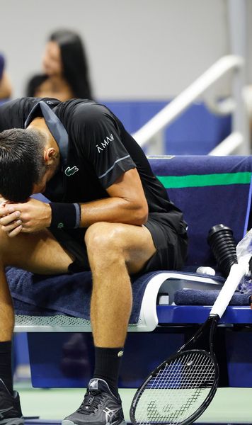 Djokovic a vomitat pe teren   FOTO.  Coșmar pentru sârb la US Open.  Nu s-a mai întâmplat asta de 20 de ani!  A izbucnit în plâns
