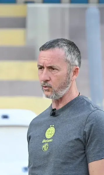 Schimb de replici la FCSB  Mihai Stoica îl contrazice pe Becali  în cazul Boutoutaou:  „Dacă-l schimbi la pauză...”