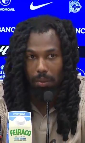 Traore, imagini virale   VIDEO:   A repetat de 7 ori  în 25 de secunde același cuvânt la prezentarea sa la Deportivo A Coruna