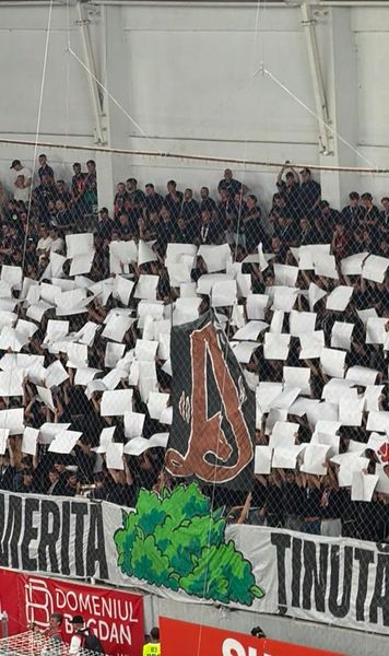 Atac murdar la emblema Dinamo  Scenografia ultrașilor FCSB pe „Arc”: un câine care lasă în peluză  o efigie maronie  a marii rivale
