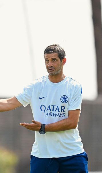 Chivu a făcut haz de necaz  Tehnicianul lui Inter a glumit pe seama  fazei controversate  cu Napoli » Jucătorii au izbucnit în râs  