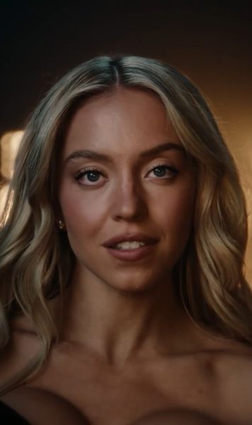 Reclamă controversată   VIDEO:  „Doar sport” »    Sydney Sweeney,  goală într-un clip care promovează predicțiile sportive