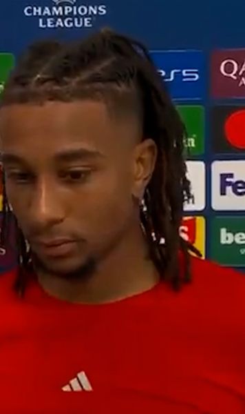 Olise, scump la vorbă 😂   VIDEO.  A făcut spectacol pe teren și l-a  „driblat” pe reporter  la interviu. Imaginile au devenit virale