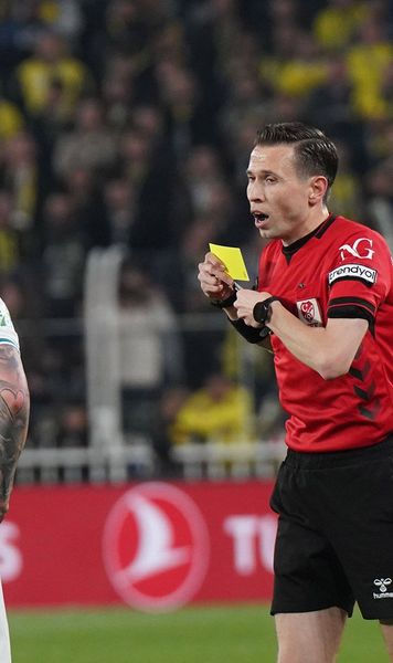 Mihăilă, eliminat!   FOTO:  A ratat cu poarta goală și a primit  „roșu” pentru un atac brutal